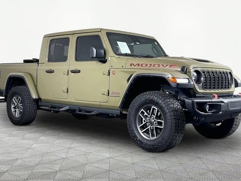 Used 2025 Jeep Gladiator Mojave AWD/4WD image 3