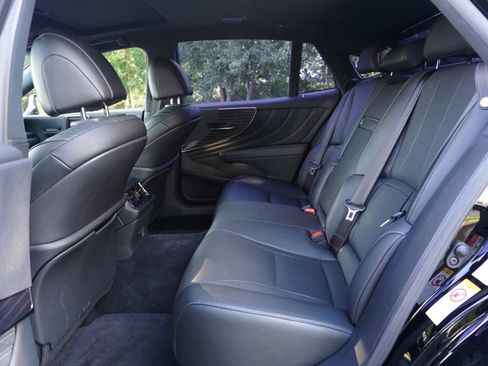 Used 2018 Lexus LS 500 w/ Accessory Package (Z2) RWD image 32
