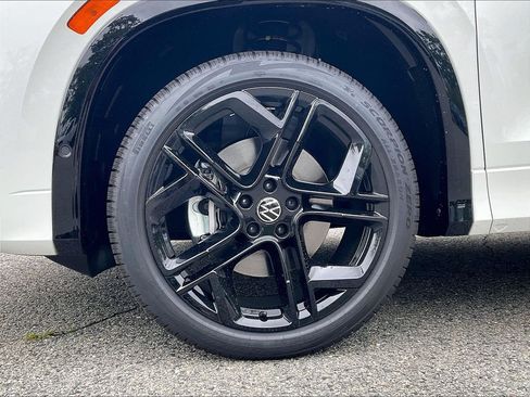 New 2026 Volkswagen Tiguan SE R-Line AWD/4WD image 8