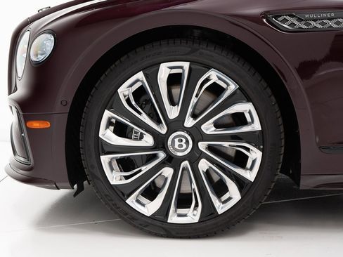 Used 2025 Bentley Flying Spur Plug-In Hybrid image 45