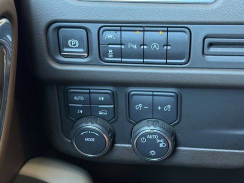 Used 2024 Chevrolet Tahoe LT AWD/4WD image 31
