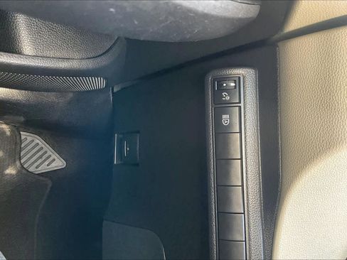 Used 2025 Toyota Corolla LE FWD image 33