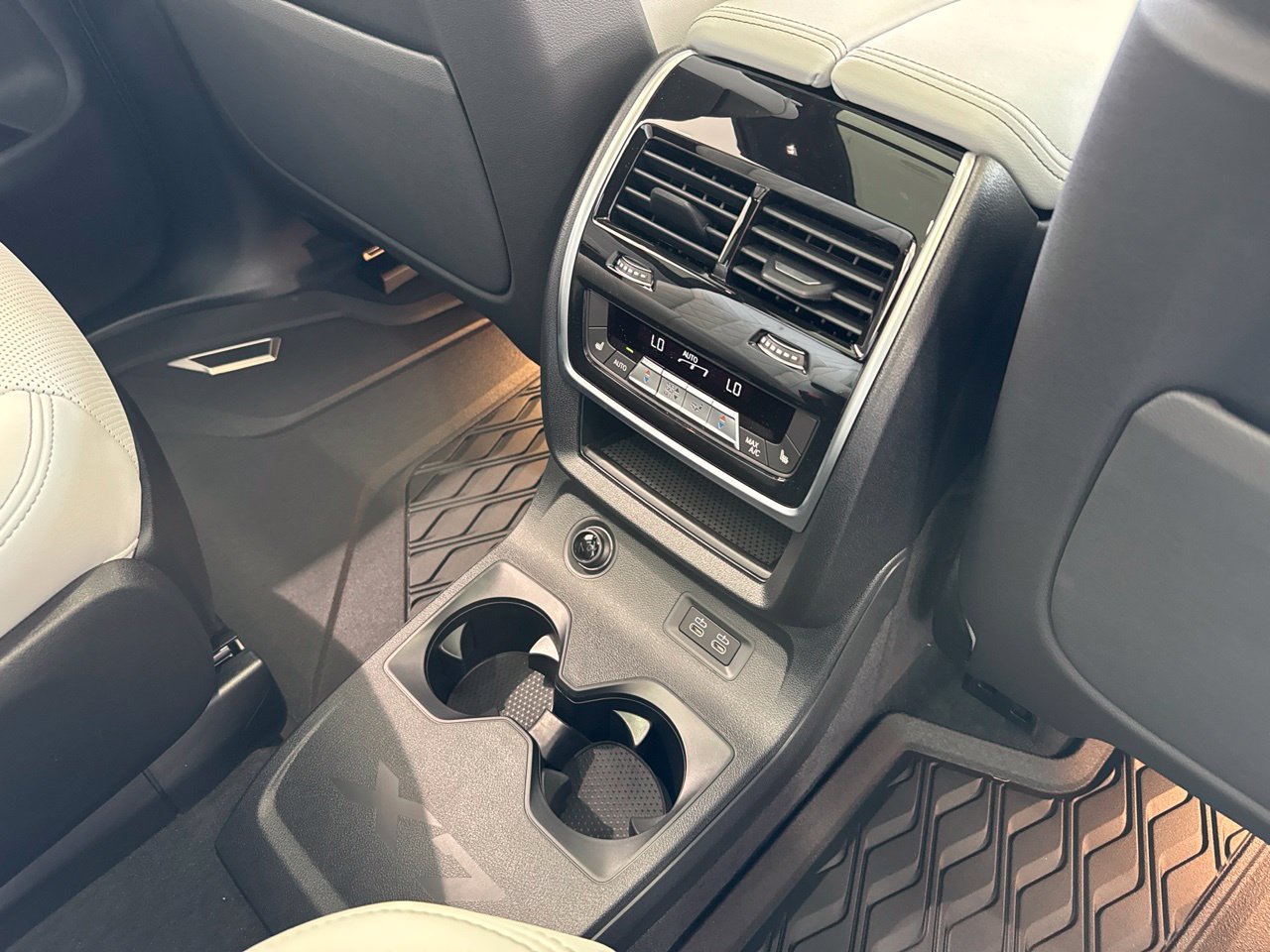 New 2027 BMW X7 xDrive40i AWD/4WD image 50
