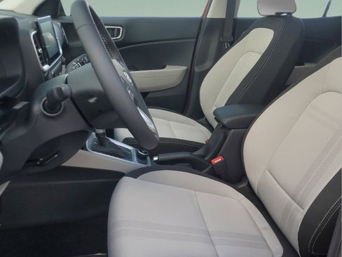 Used 2025 Hyundai Venue SEL FWD image 29