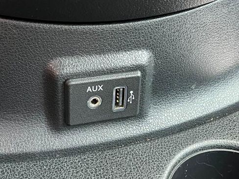 Used 2018 Nissan Versa SV FWD image 29