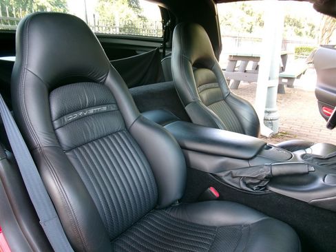 Used 1999 Chevrolet Corvette Coupe w/ Roof Pkg RWD image 24