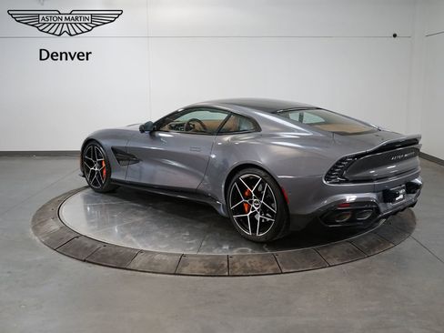 Used 2025 Aston Martin Vanquish image 3