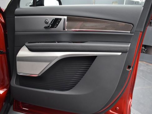 New 2026 Cadillac Vistiq Sport w/ LPO, Floor Liner Package image 38