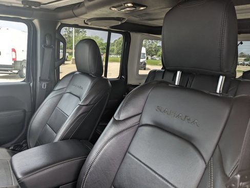 Used 2023 Jeep Wrangler Sahara image 15