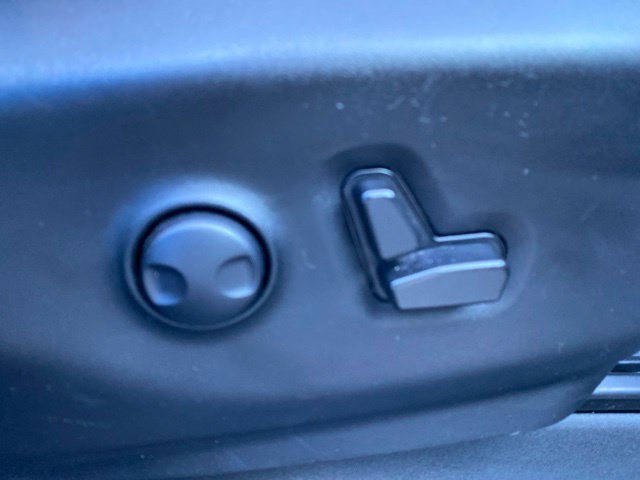 Used 2025 Chrysler Pacifica Limited FWD image 42