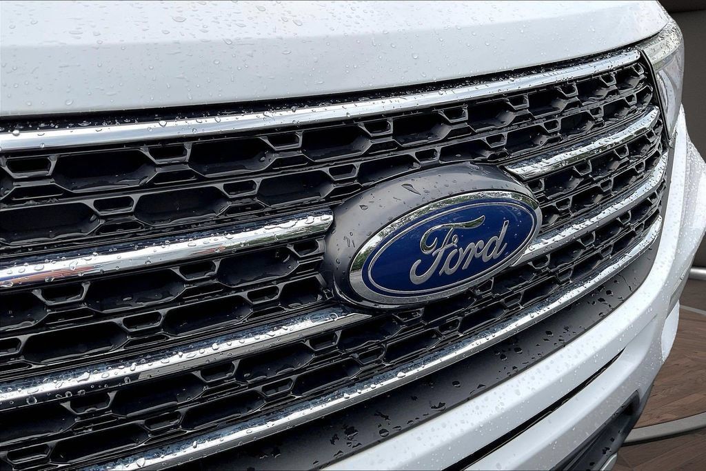 Used 2024 Ford Explorer XLT w/ Equipment Group 202A AWD/4WD image 37