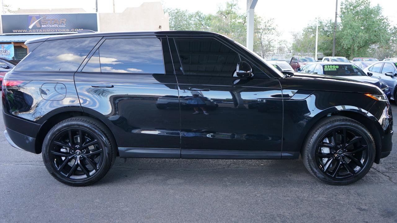 Used 2024 Land Rover Range Rover Sport SE AWD/4WD image 2