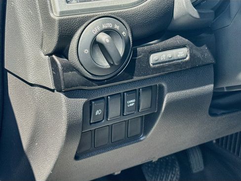Used 2017 Nissan Titan SV AWD/4WD image 10