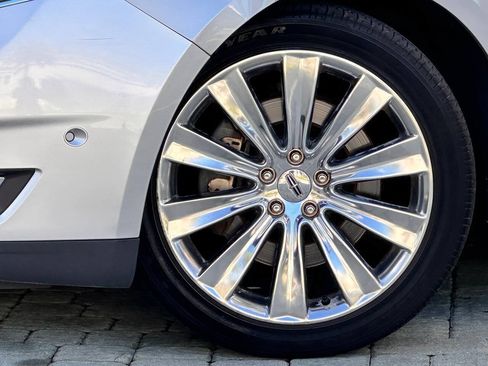 Used 2013 Lincoln MKS AWD image 3