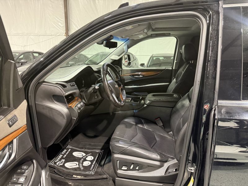 Used 2018 Cadillac Escalade Premium Luxury w/ LPO, Radiant Package AWD/4WD image 23