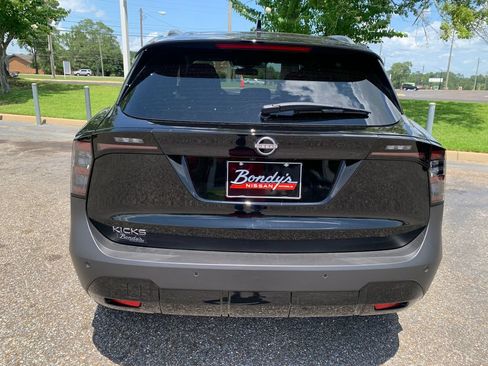 New 2026 Nissan Kicks SV w/ Cold Weather Package FWD image 4