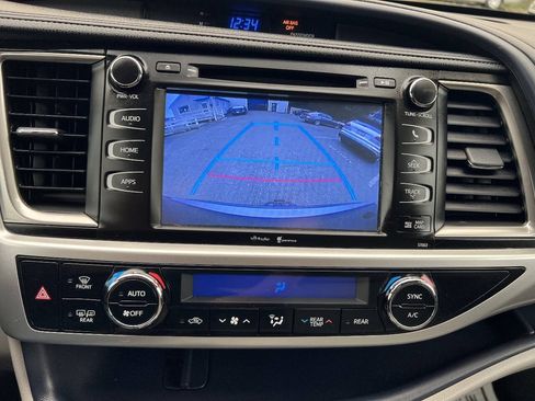 Used 2014 Toyota Highlander XLE AWD/4WD image 23