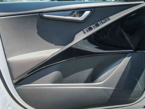Certified 2023 Kia Niro EX FWD image 19