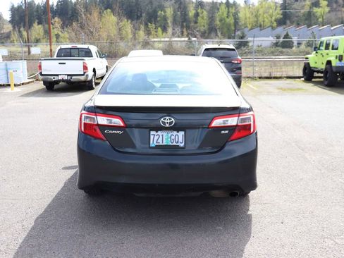 Used 2014 Toyota Camry SE image 6