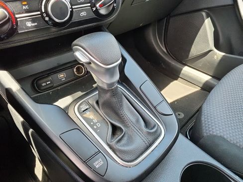 Used 2023 Kia Soul LX w/ LX Technology Package FWD image 23
