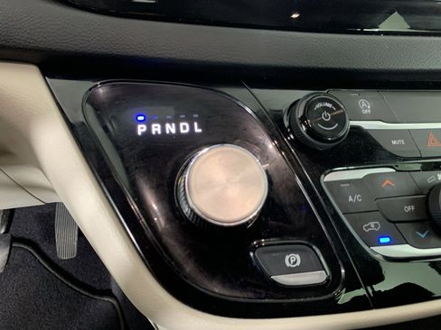 Used 2022 Chrysler Voyager LX image 25