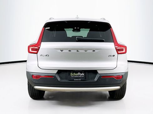 Used 2025 Volvo XC40 B5 Plus image 7