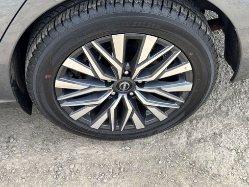 Used 2025 Nissan Altima 2.5 SV FWD image 25