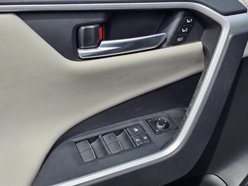 Used 2019 Toyota RAV4 Limited w/ Advanced Technology Package FWD image 39