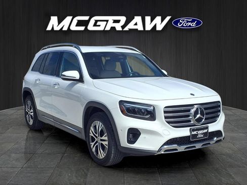 Used 2025 Mercedes-Benz GLB 250 w/ Exclusive Package image 3
