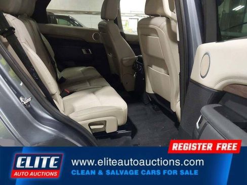 Used 2018 Land Rover Discovery HSE image 16