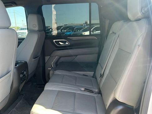 Used 2023 Chevrolet Suburban LT RWD image 5