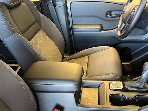 New 2026 Nissan Frontier SV w/ Tow Package AWD/4WD image 8