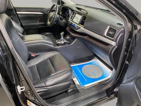 Used 2015 Toyota Highlander XLE image 31