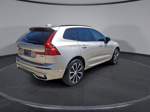 Certified 2024 Volvo XC60 B5 Ultimate w/ Protection Package Premier AWD/4WD image 31