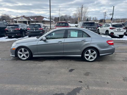 Used 2011 Mercedes-Benz E 350 Sedan image 3
