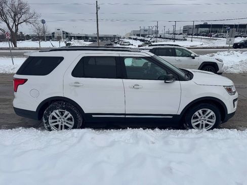 Used 2018 Ford Explorer XLT w/ Equipment Group 202A image 6