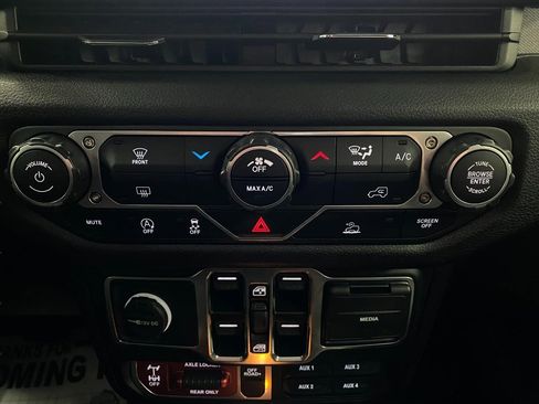 Used 2025 Jeep Wrangler Unlimited Sport AWD/4WD image 24