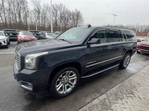 Used 2020 GMC Yukon XL SLT w/ Premium Edition image 4