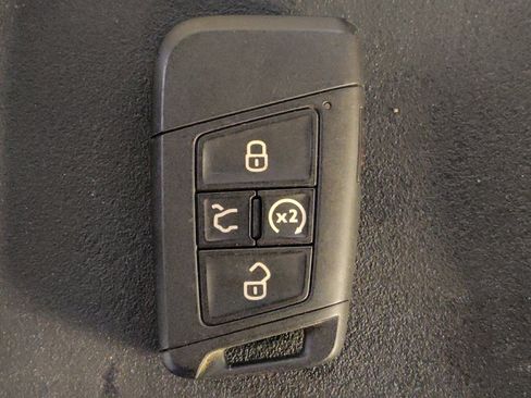 Used 2025 Volkswagen Jetta SE FWD image 32