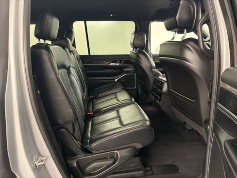 Used 2022 Jeep Wagoneer Series III image 17