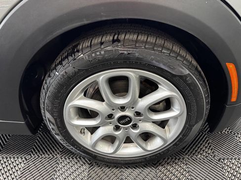 Used 2019 MINI Cooper 4-Door Hardtop w/ Premium Package image 16