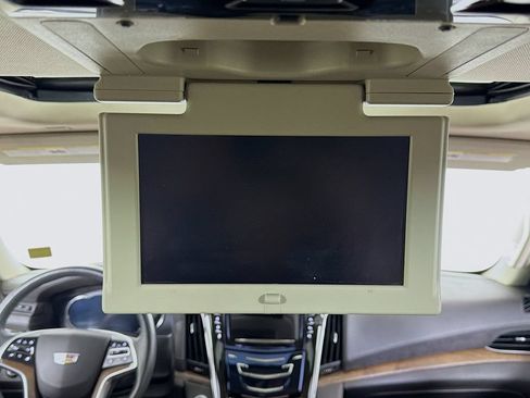 Used 2017 Cadillac Escalade ESV Premium Luxury AWD/4WD image 24