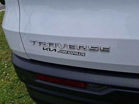 Used 2024 Chevrolet Traverse LS FWD image 29