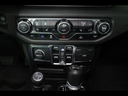 Used 2024 Jeep Wrangler Unlimited w/ Convenience Group AWD/4WD image 24
