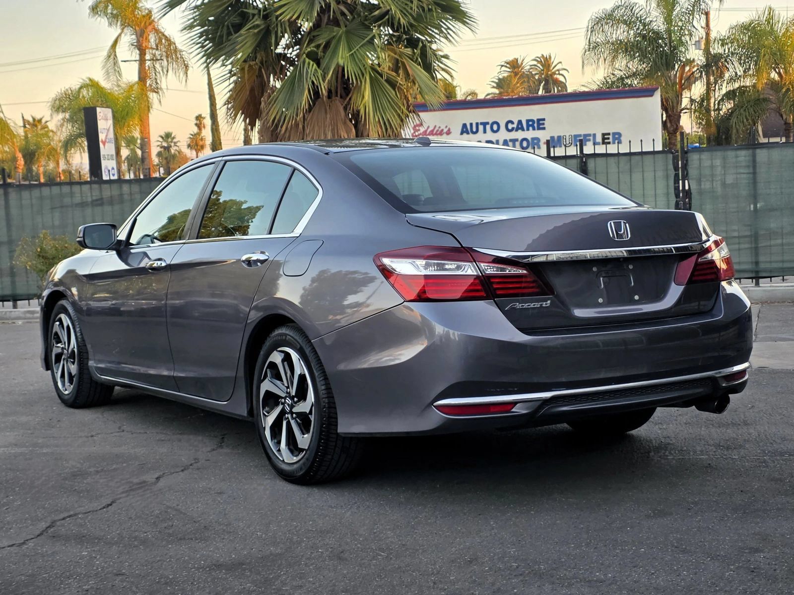 Used 2017 Honda Accord EX-L image 4