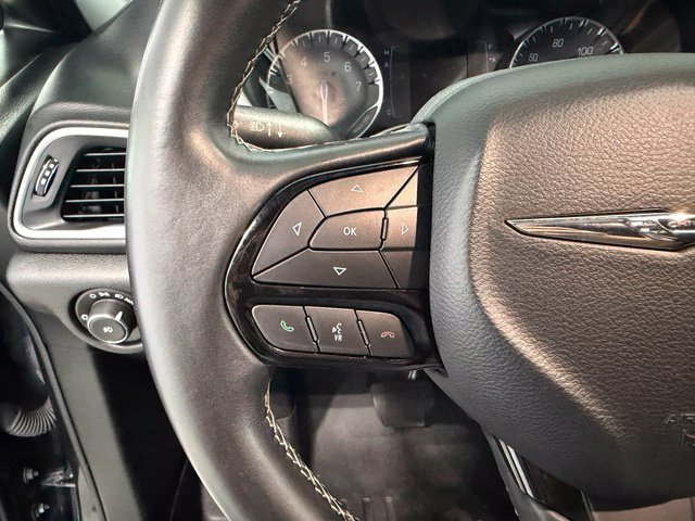 Used 2018 Chrysler Pacifica Touring-L w/ Premium Audio Group FWD image 12