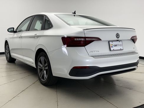 Used 2023 Volkswagen Jetta SE FWD image 3