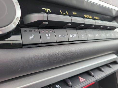 Used 2024 Toyota Sequoia Platinum image 16