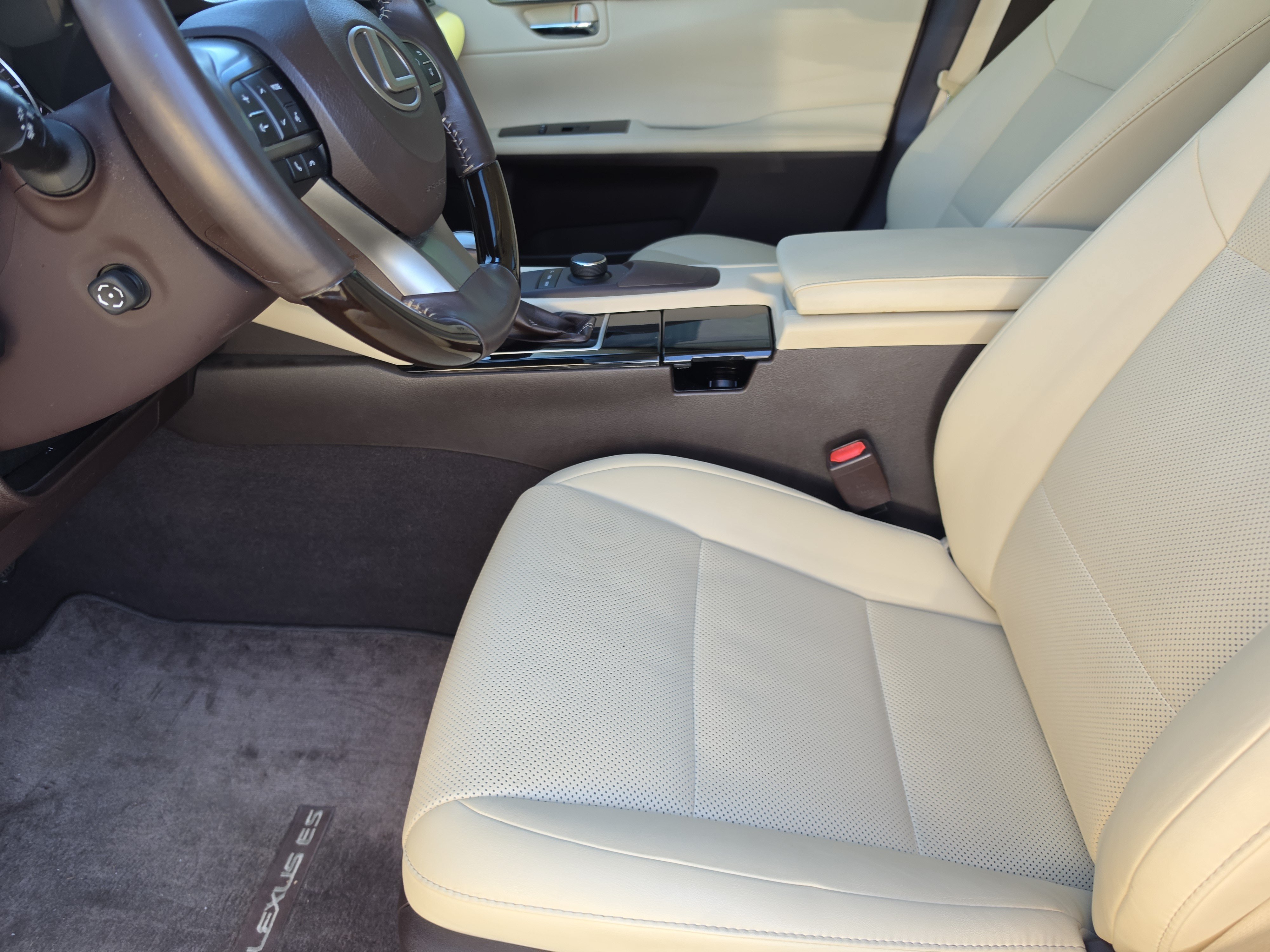 Used 2016 Lexus ES 350 w/ Premium Package w/Wood Trim FWD image 9