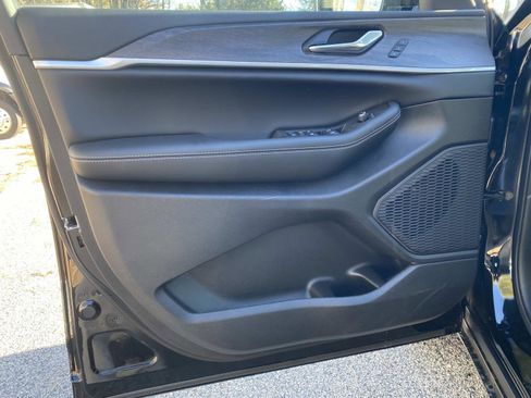 New 2025 Jeep Grand Cherokee Limited image 12